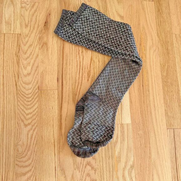 Vintage knee high knit socks grey white black‎ zig zag pattern boho accessory - Picture 1 of 5
